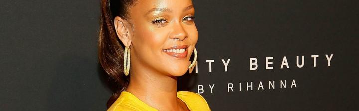 Rihanna pozywa swojego ojca, kosmetyki w tle...